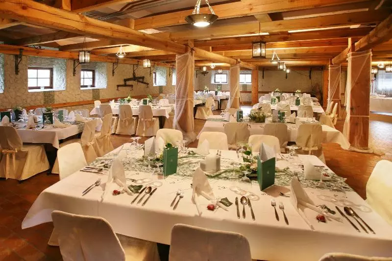 ホテル Worners Schloss Weingut & Wellness