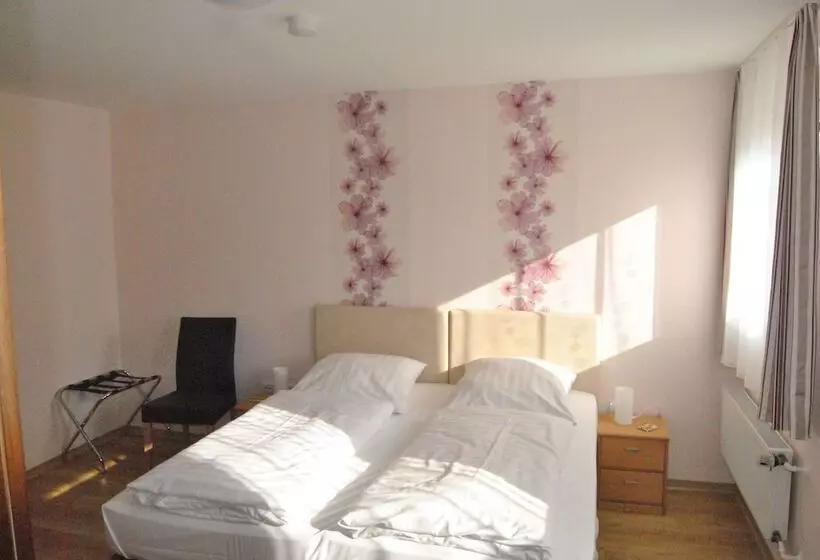 Отель Zur Sonne