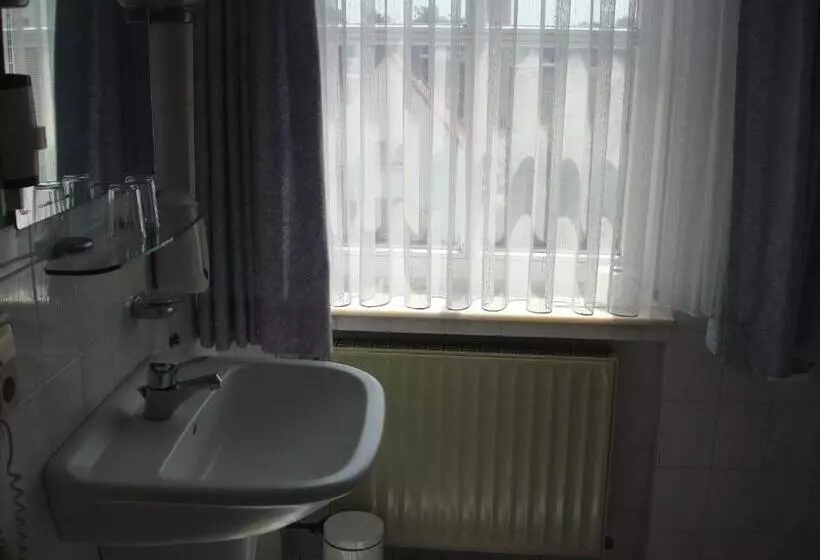 פנסיון Zur Sonne