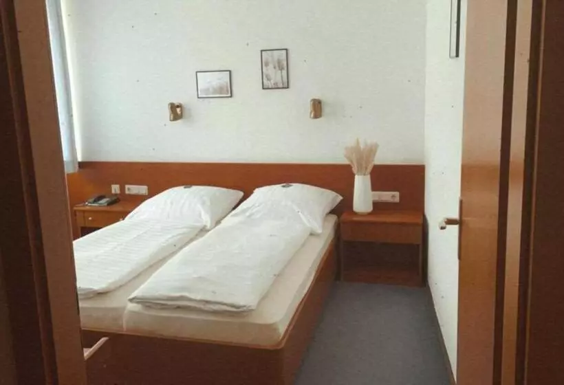 פנסיון Zur Sonne