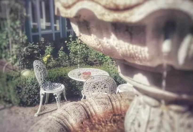 Отель Goldener Adler Garni