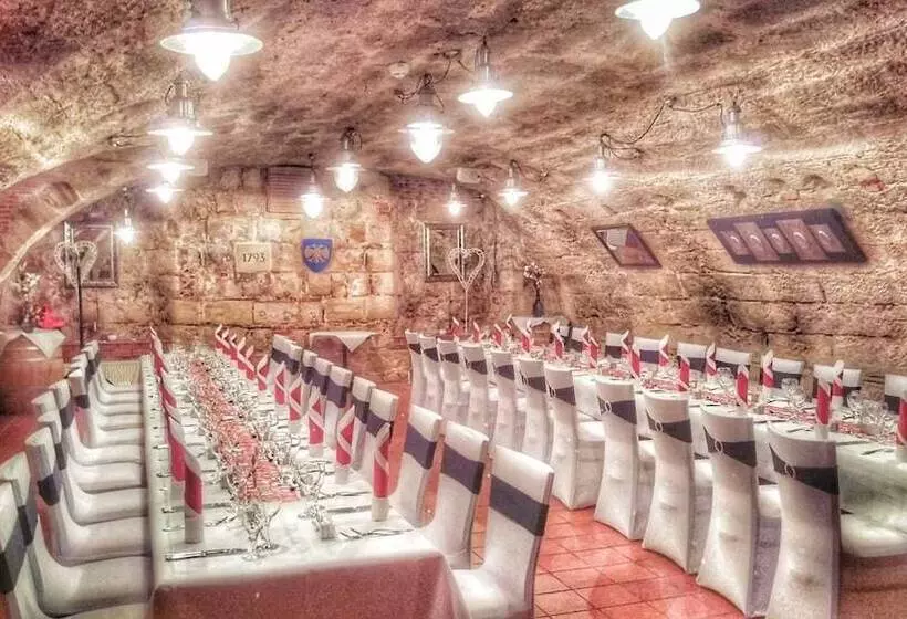 Отель Goldener Adler Garni