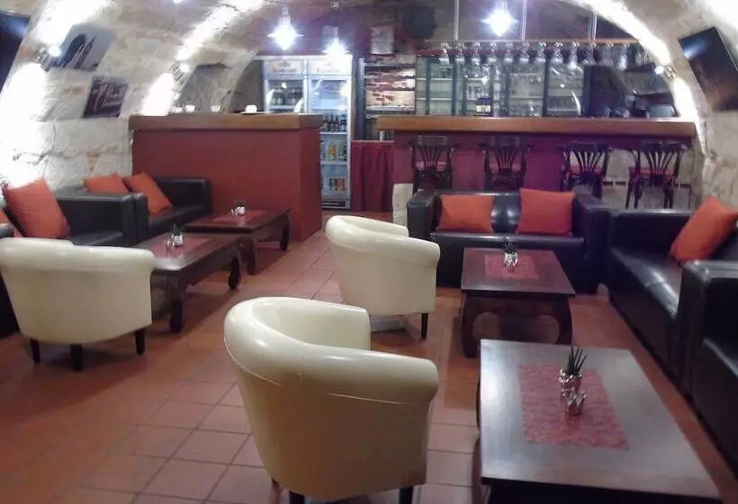 Отель Goldener Adler Garni