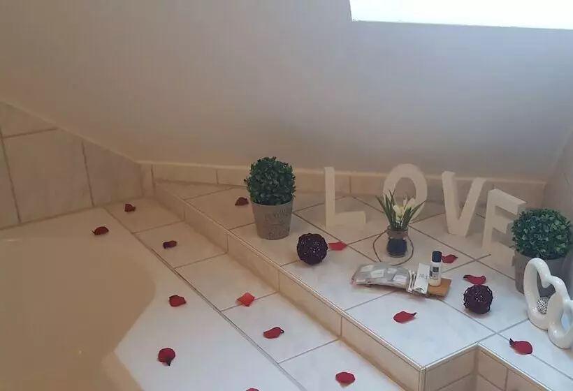 Отель Goldener Adler Garni