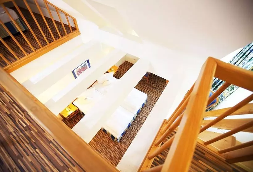 Отель Goldener Adler Garni