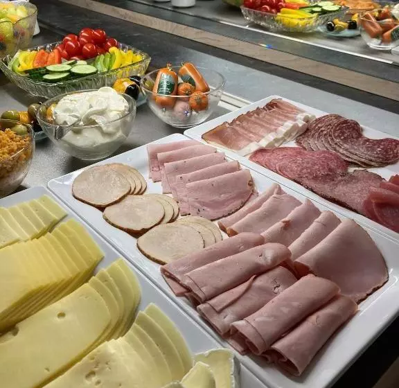 ホテル Konradp Holzkirchen