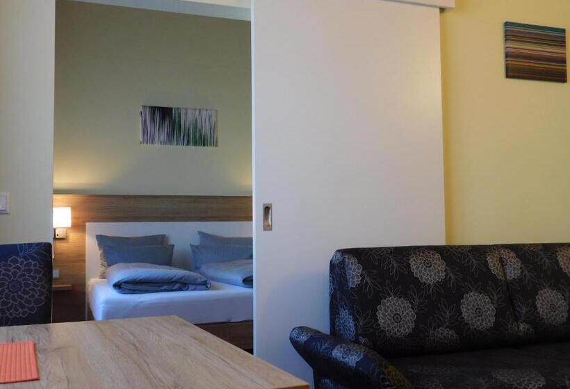 Szálloda Konradp Holzkirchen