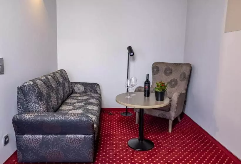 ホテル Konradp Holzkirchen