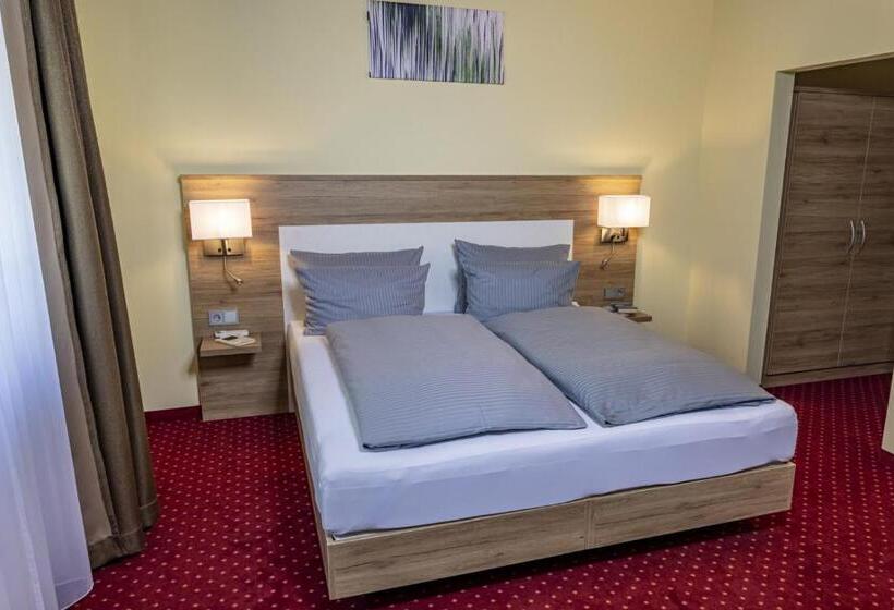 Szálloda Konradp Holzkirchen