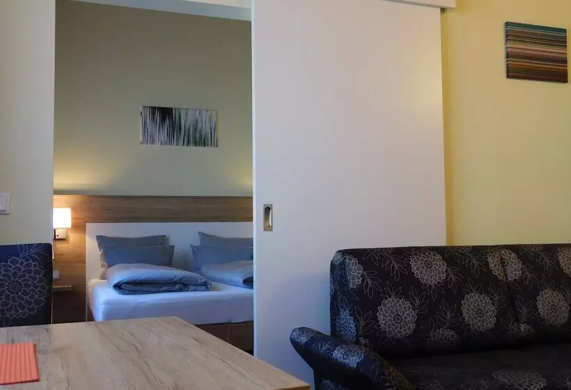 ホテル Konradp Holzkirchen