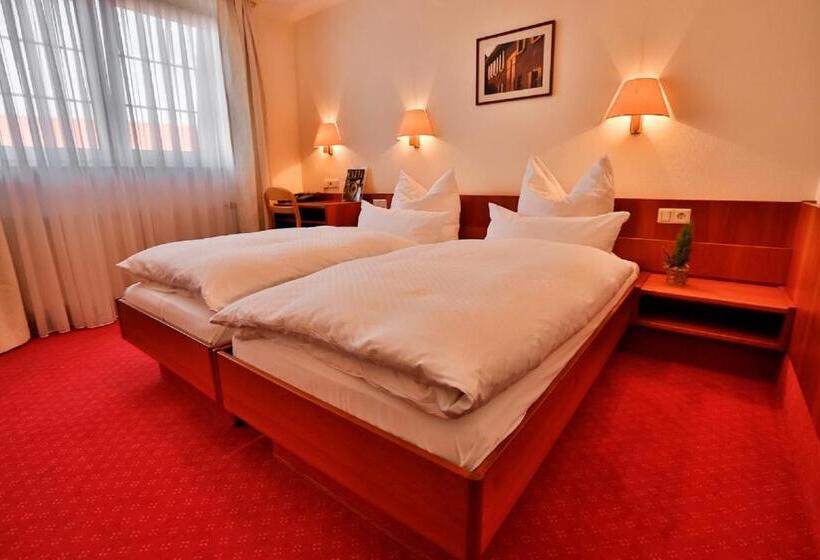 ホテル Mayers Waldhorn   Zwischen Reutlingen Und Tübingen