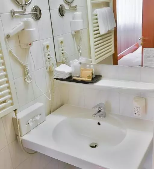 בית מלון כפרי Mayers Waldhorn   Zwischen Reutlingen Und Tübingen