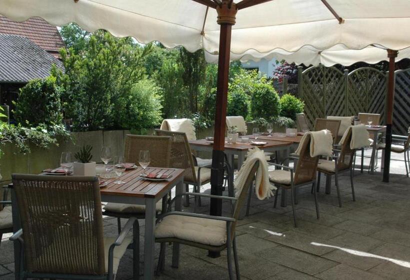 ホテル Mayers Waldhorn   Zwischen Reutlingen Und Tübingen