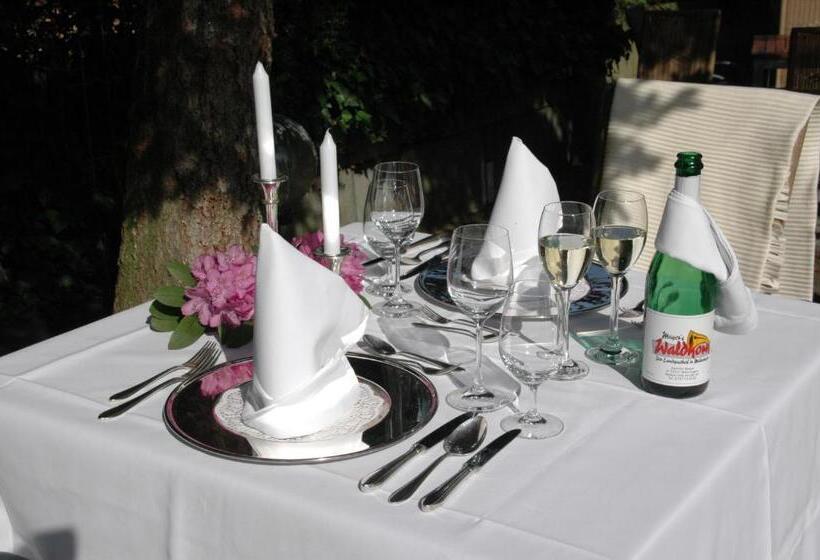 ホテル Mayers Waldhorn   Zwischen Reutlingen Und Tübingen