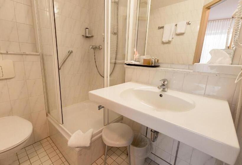 ホテル Mayers Waldhorn   Zwischen Reutlingen Und Tübingen