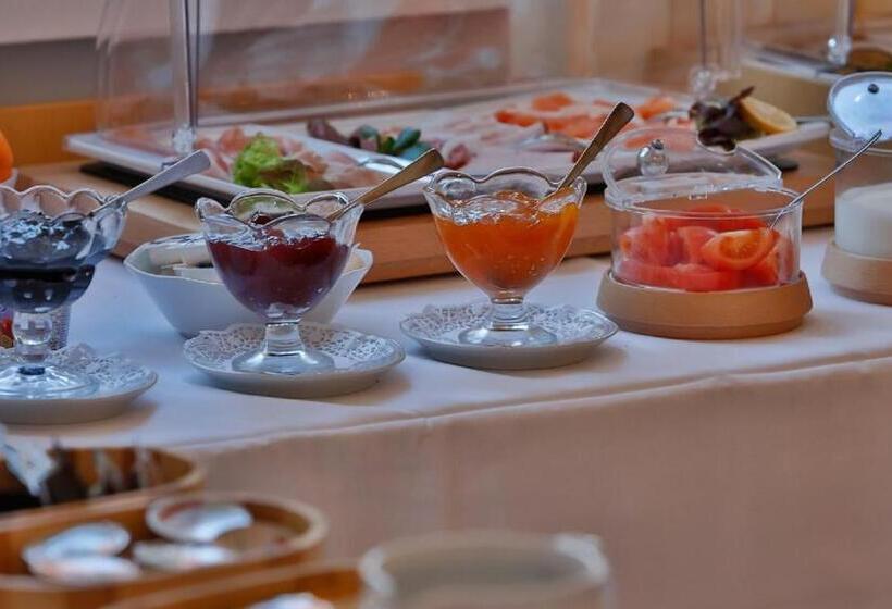 ホテル Mayers Waldhorn   Zwischen Reutlingen Und Tübingen