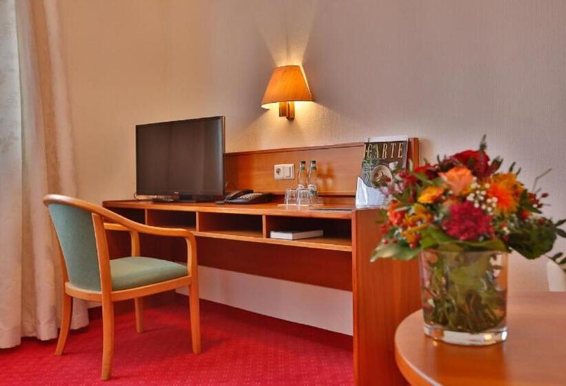 ホテル Mayers Waldhorn   Zwischen Reutlingen Und Tübingen