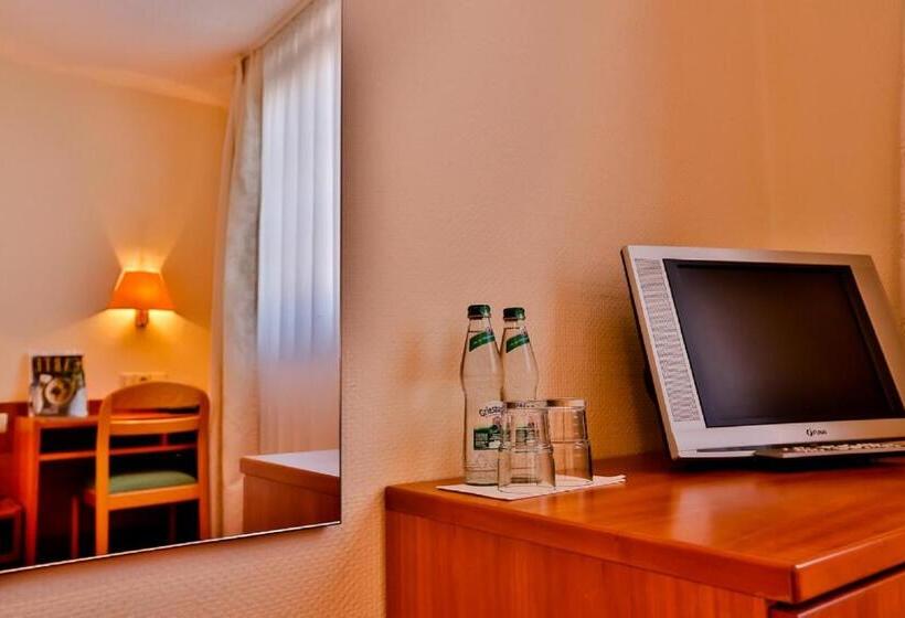 ホテル Mayers Waldhorn   Zwischen Reutlingen Und Tübingen