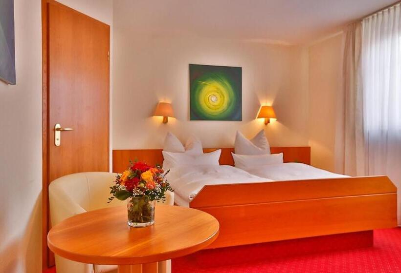 ホテル Mayers Waldhorn   Zwischen Reutlingen Und Tübingen