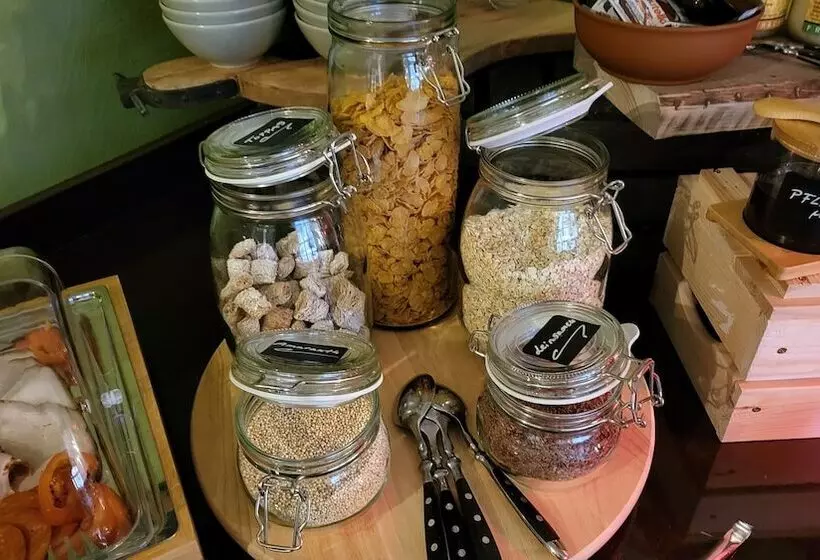 Hotel Pension Zur Neuenburg