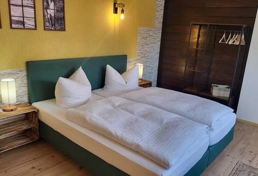 Hotel Pension Zur Neuenburg