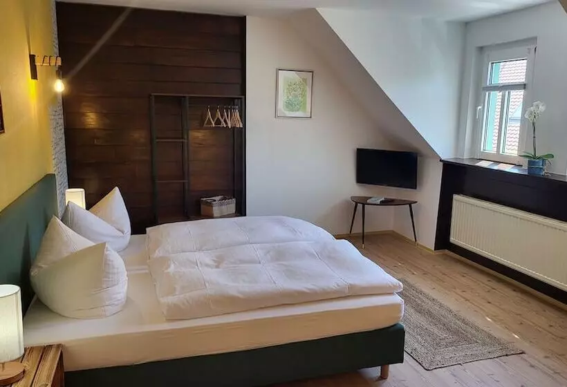 Hotel Pension Zur Neuenburg