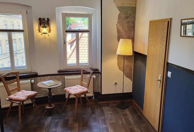 فندق Pension Zur Neuenburg