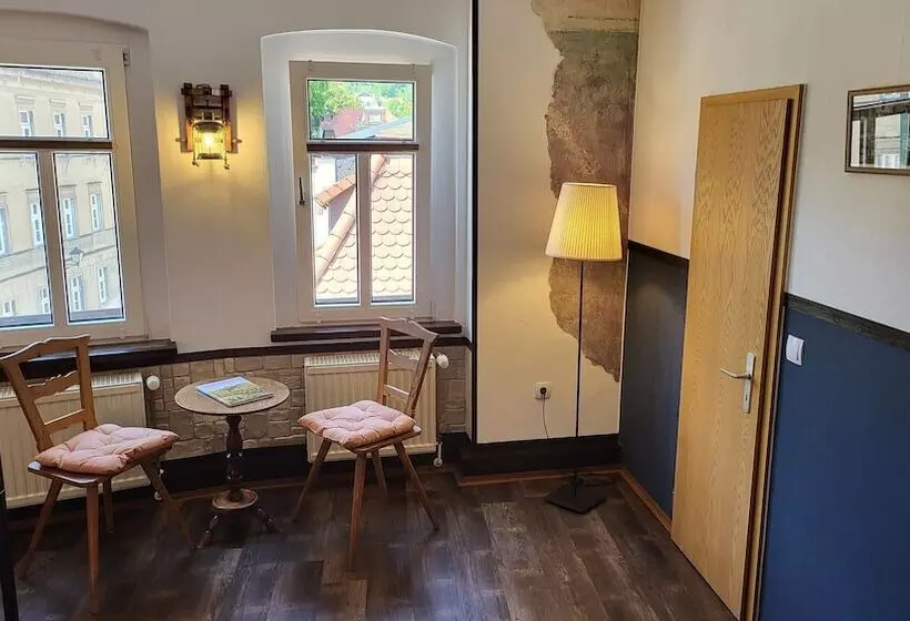 Hotel Pension Zur Neuenburg