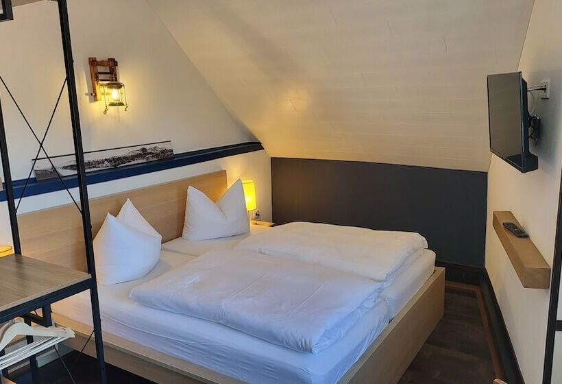 فندق Pension Zur Neuenburg