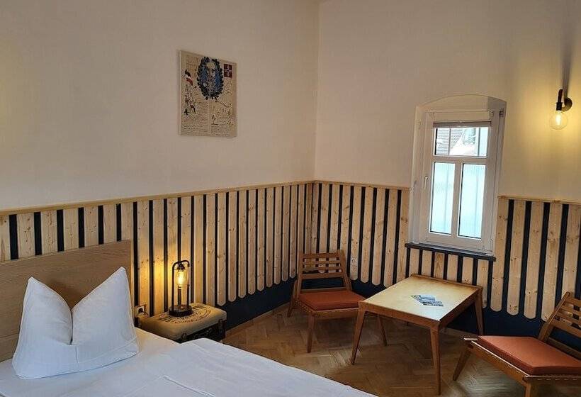 فندق Pension Zur Neuenburg