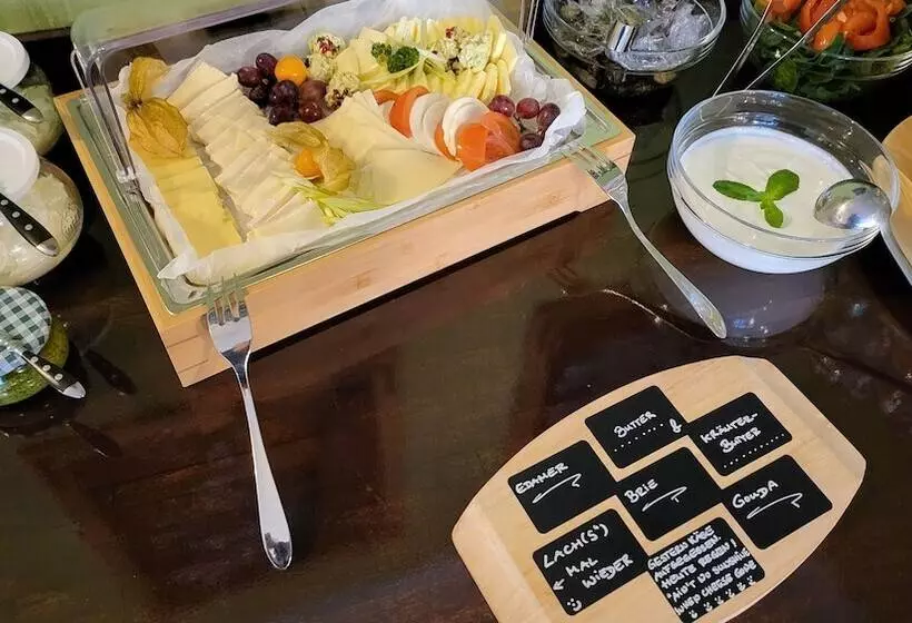 Hotel Pension Zur Neuenburg