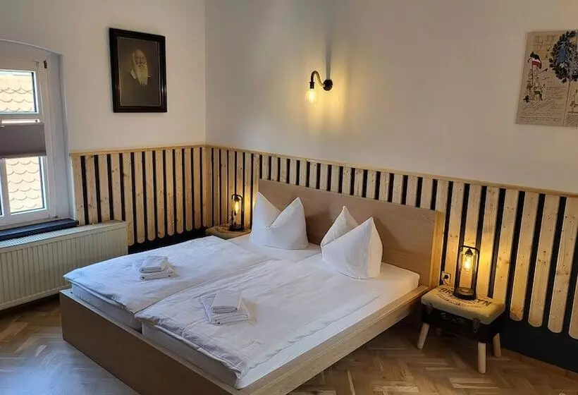 Hotel Pension Zur Neuenburg