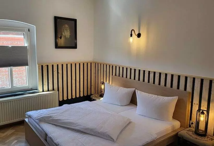 Hotel Pension Zur Neuenburg