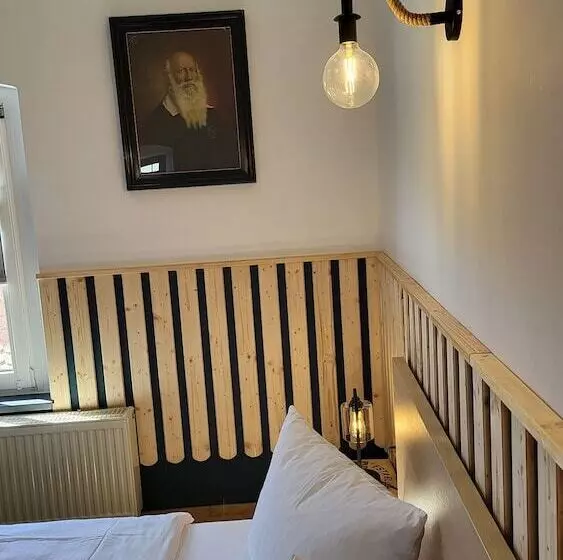 Hotel Pension Zur Neuenburg