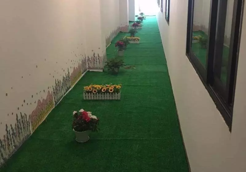 Hotelli 7days Premium Yibin Laiyin River