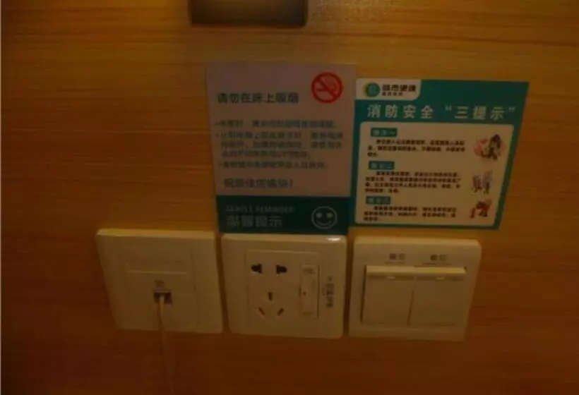 Hotelli City Comfort Inn Jingmen Jingshan Passenger Station