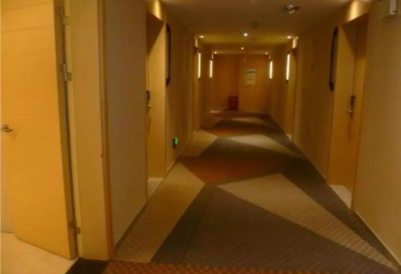 Hotelli City Comfort Inn Jingmen Jingshan Passenger Station