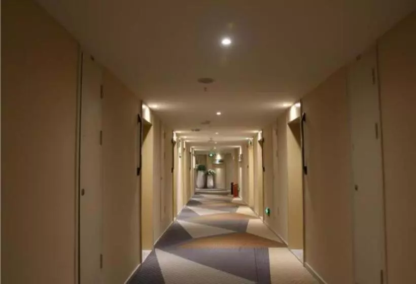 Hotelli City Comfort Inn Jingmen Jingshan Passenger Station