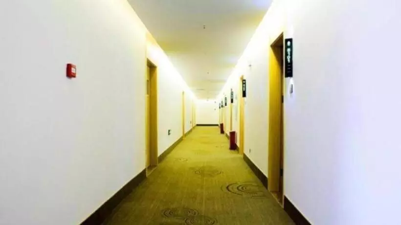 Hotelli Greentree Inn Huanggang City Wuxue City Kanjiang Avenue