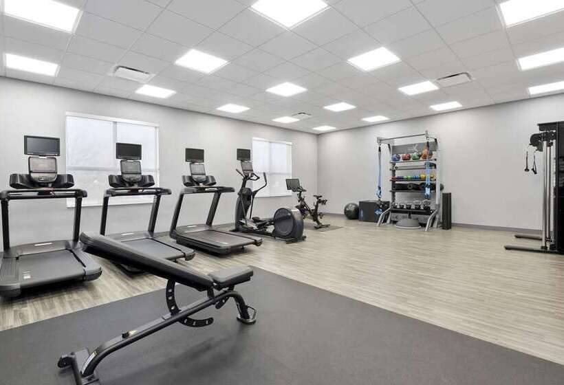 فندق Hampton Inn By Hilton Cornwall