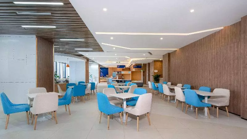 هتل Holiday Inn Express Chengdu Tianfu Airport Zone