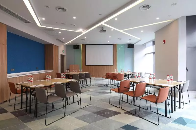 هتل Holiday Inn Express Chengdu Tianfu Airport Zone