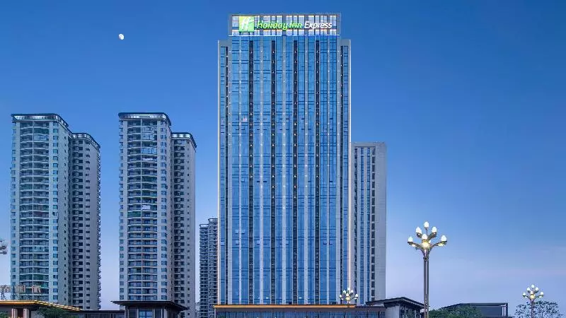 هتل Holiday Inn Express Chengdu Tianfu Airport Zone