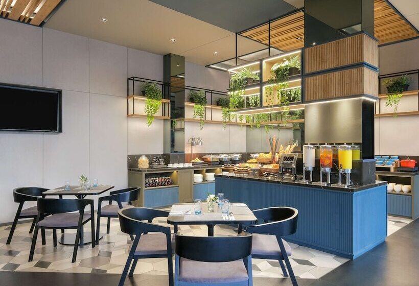 בית מלון כפרי Ibis Surabaya Tidar