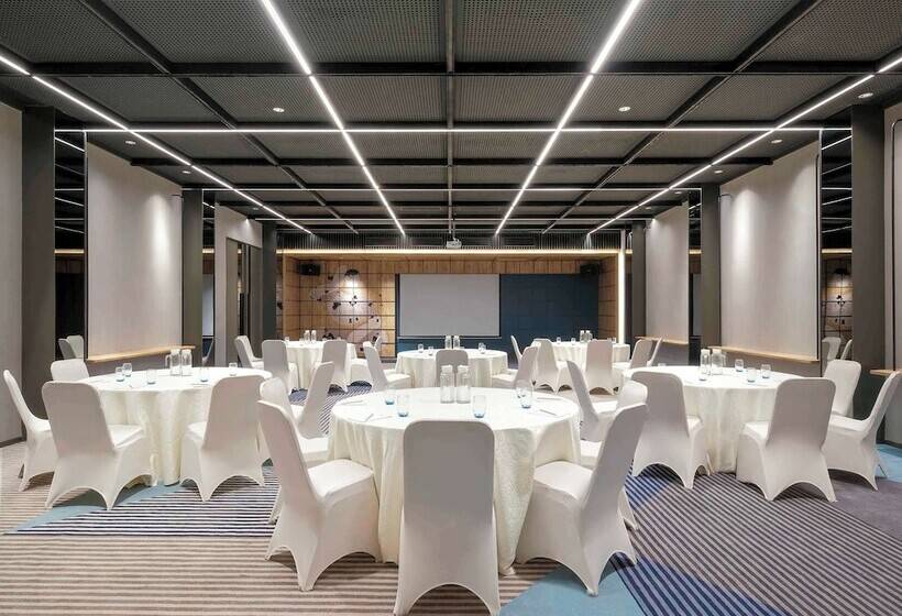 בית מלון כפרי Ibis Surabaya Tidar