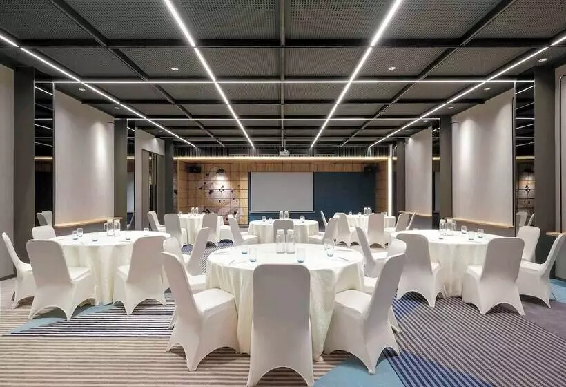 هتل Ibis Surabaya Tidar