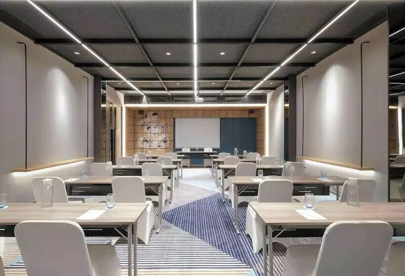 هتل Ibis Surabaya Tidar