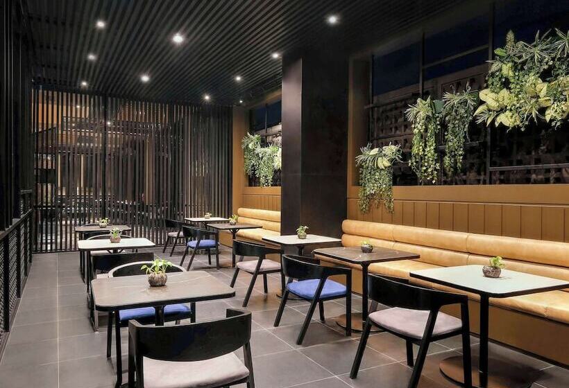 בית מלון כפרי Ibis Surabaya Tidar