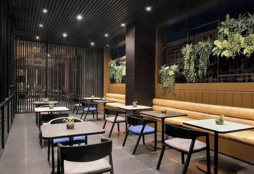 هتل Ibis Surabaya Tidar