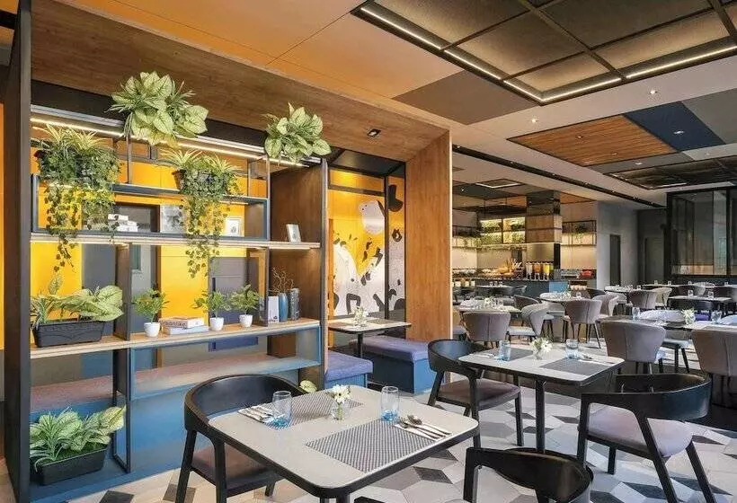 هتل Ibis Surabaya Tidar